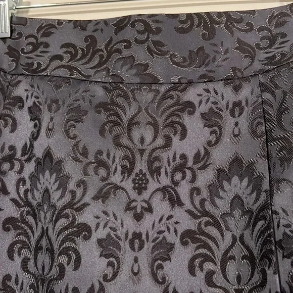 Ann Taylor gray damask skirt with pockets! - Picture 2 of 8